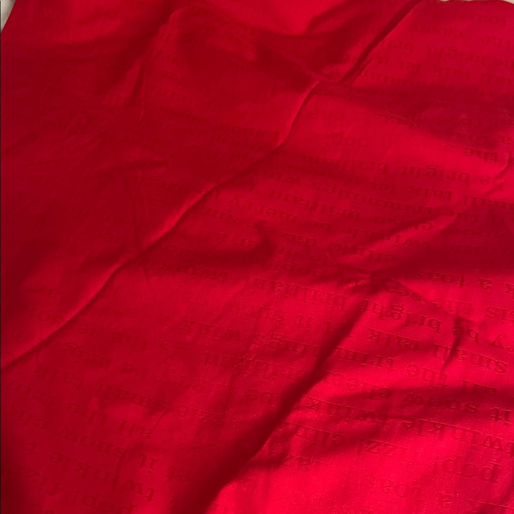Kate Spade Vibrant Red Round Table Cloth - Picture 2 of 3